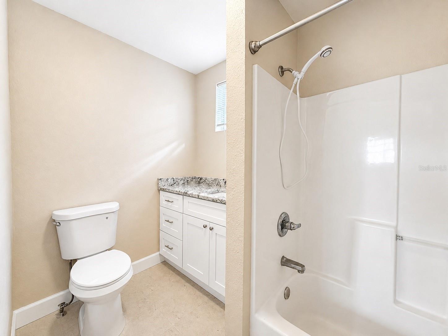 2124 W Chestnut St Property Photo 12