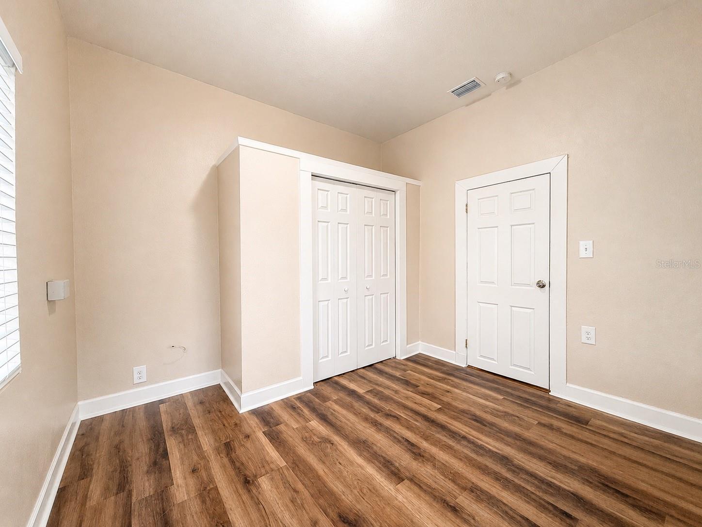 2124 W Chestnut St Property Photo 16