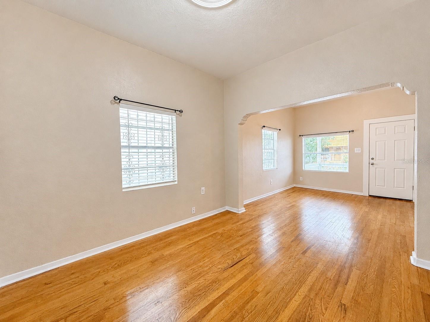 2124 W Chestnut St Property Photo 18