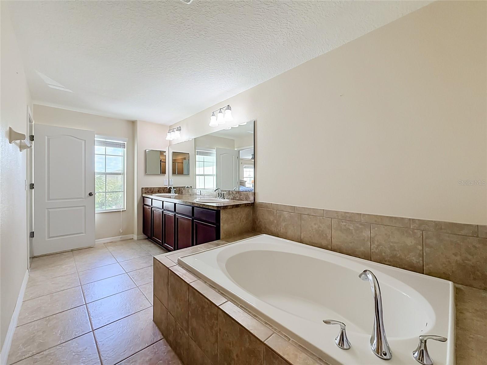 3554 Rodrick Cir Property Photo 27