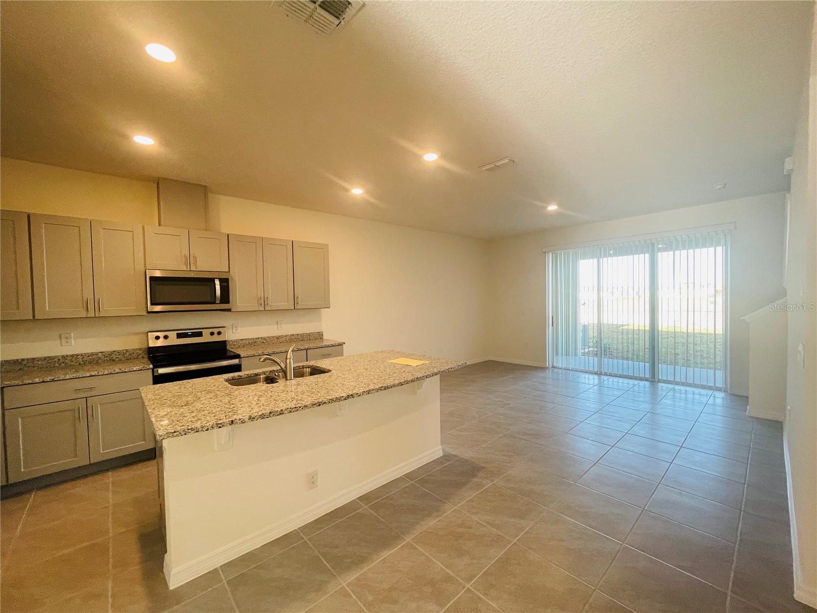 1371 Isleta Loop Property Photo 5