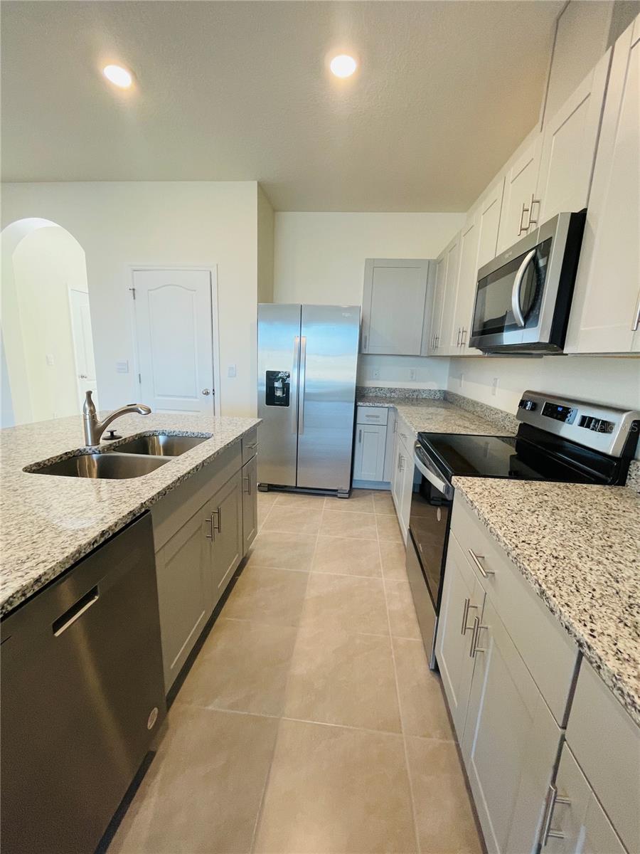 1371 Isleta Loop Property Photo 6