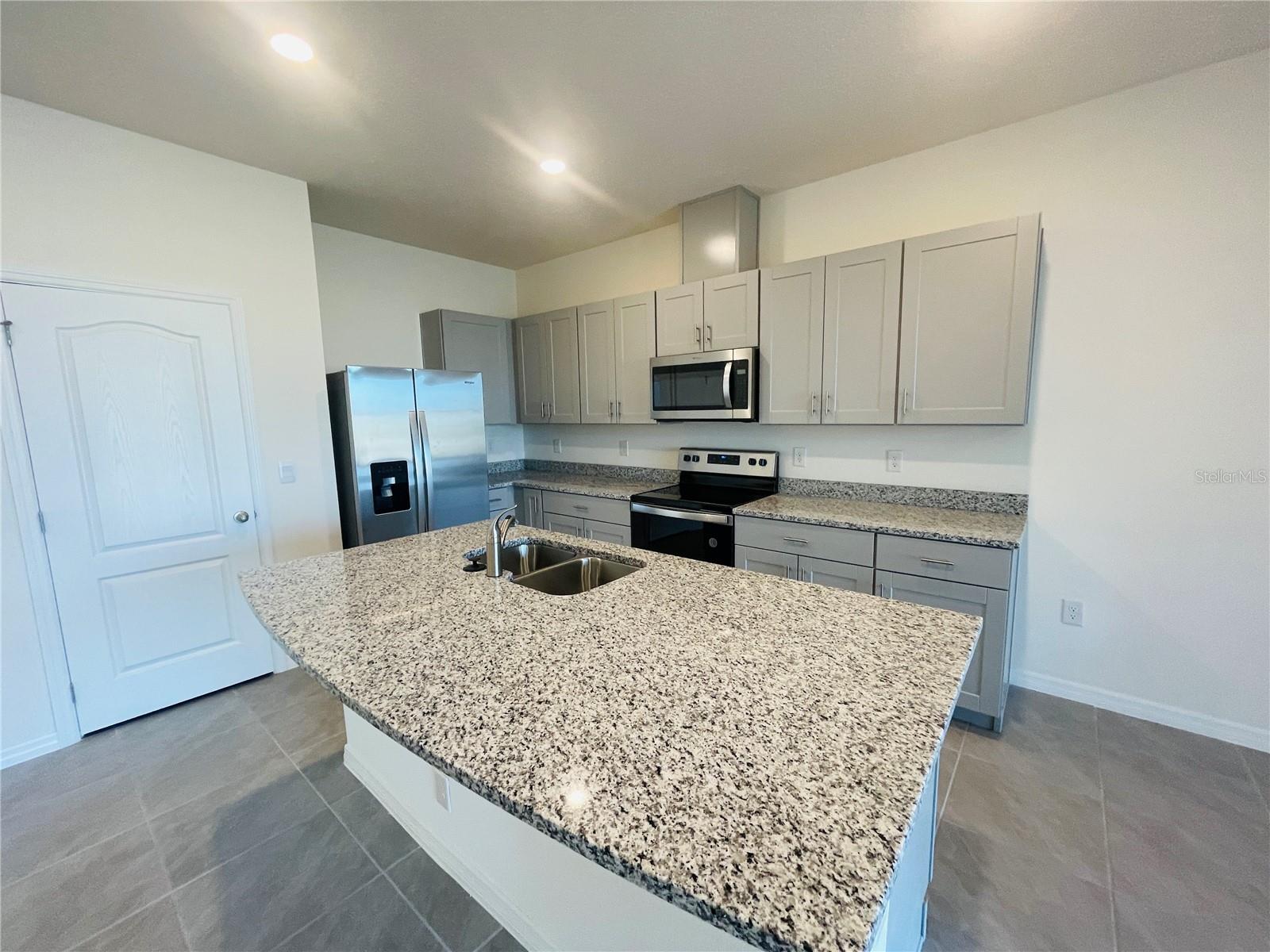 1371 Isleta Loop Property Photo 8