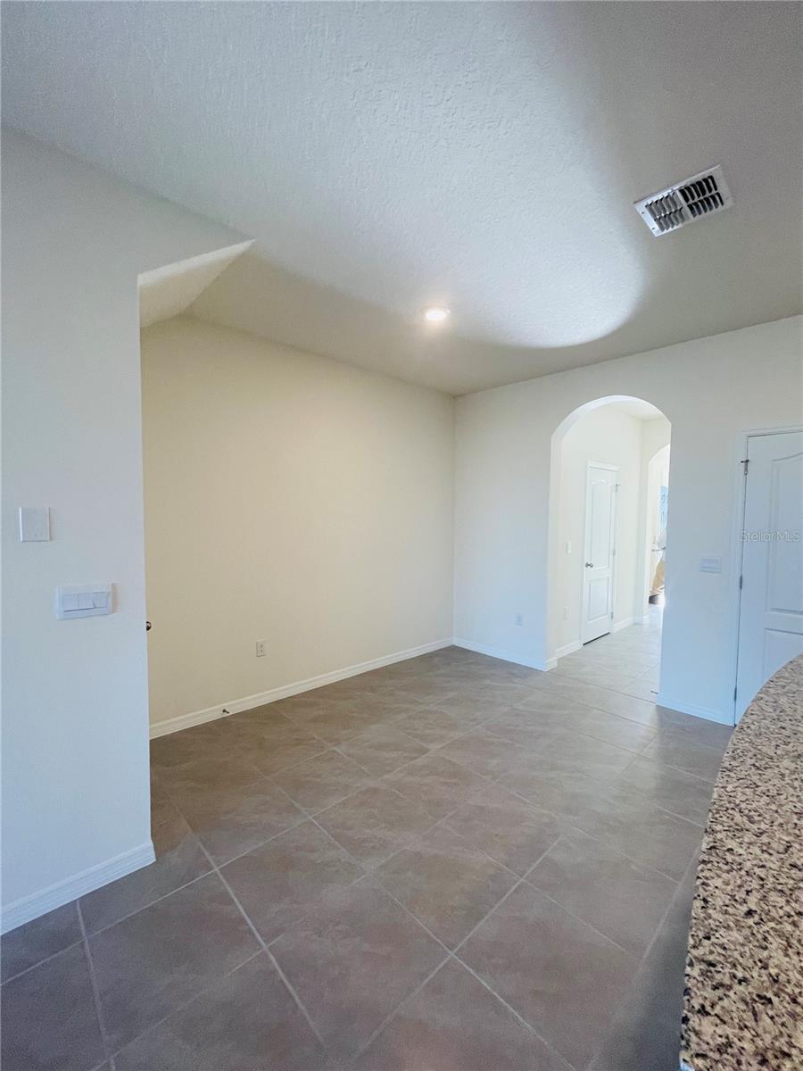 1371 Isleta Loop Property Photo 9
