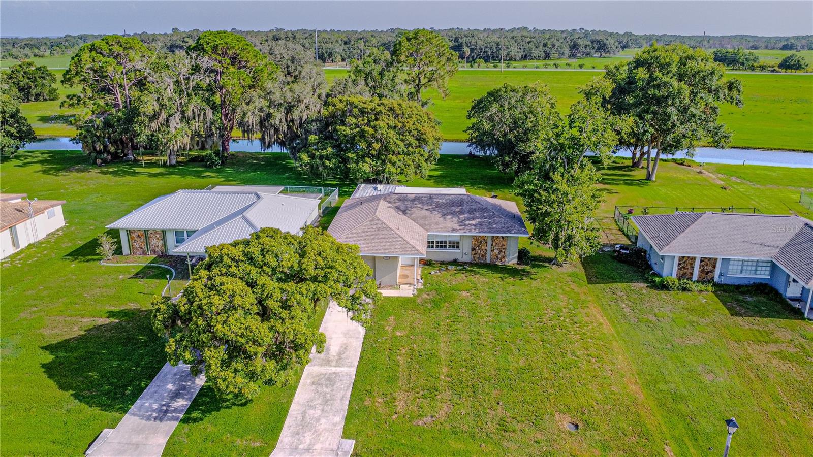 7208 HONEYSUCKLE DR