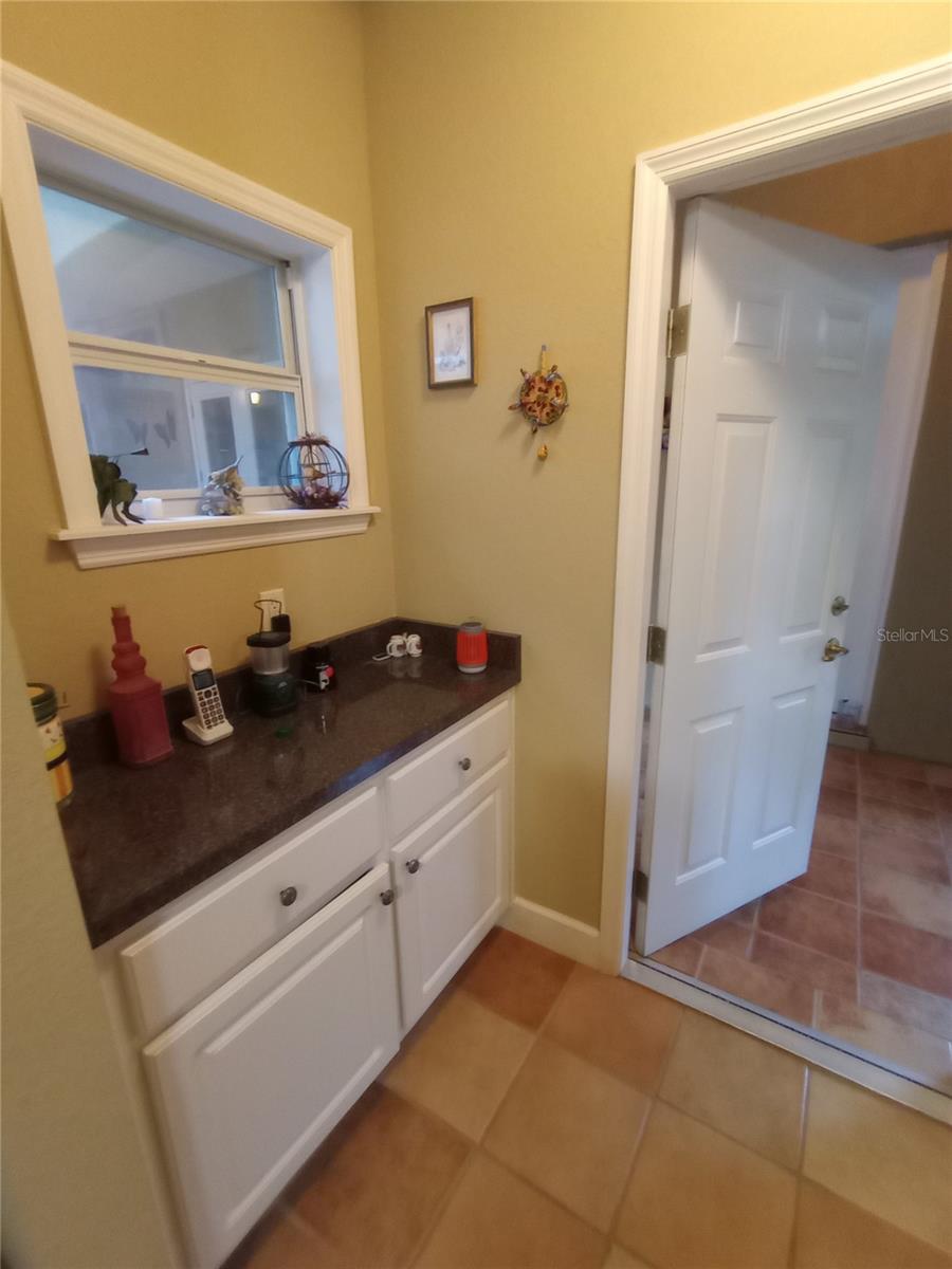 O6424202 Property Photo 5