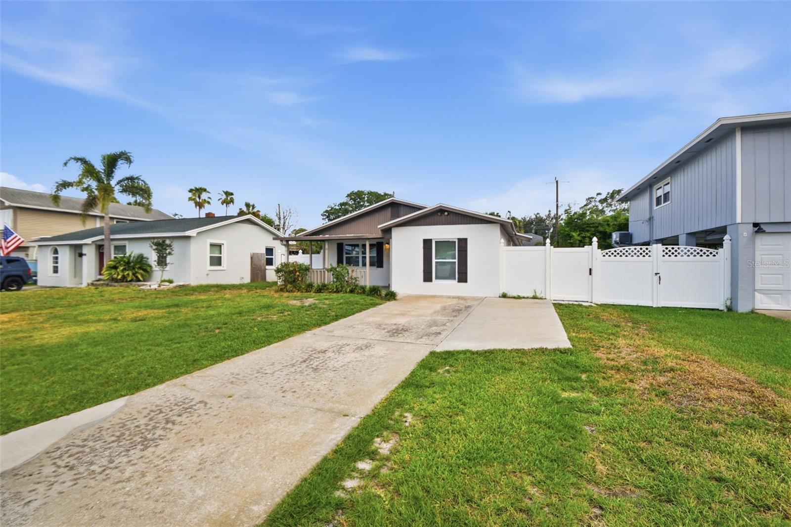 1842 SHORE ACRES BLVD NE Property Photo 1