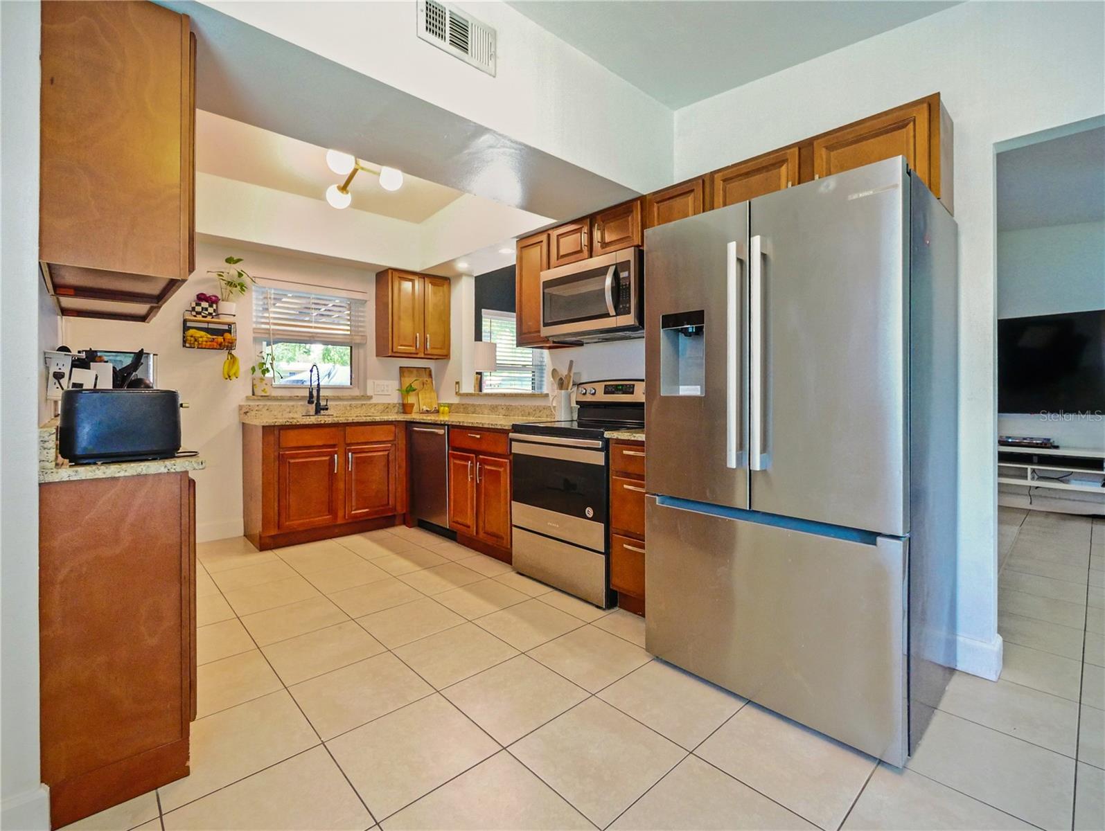 1006 Beatrice Dr Property Photo 8
