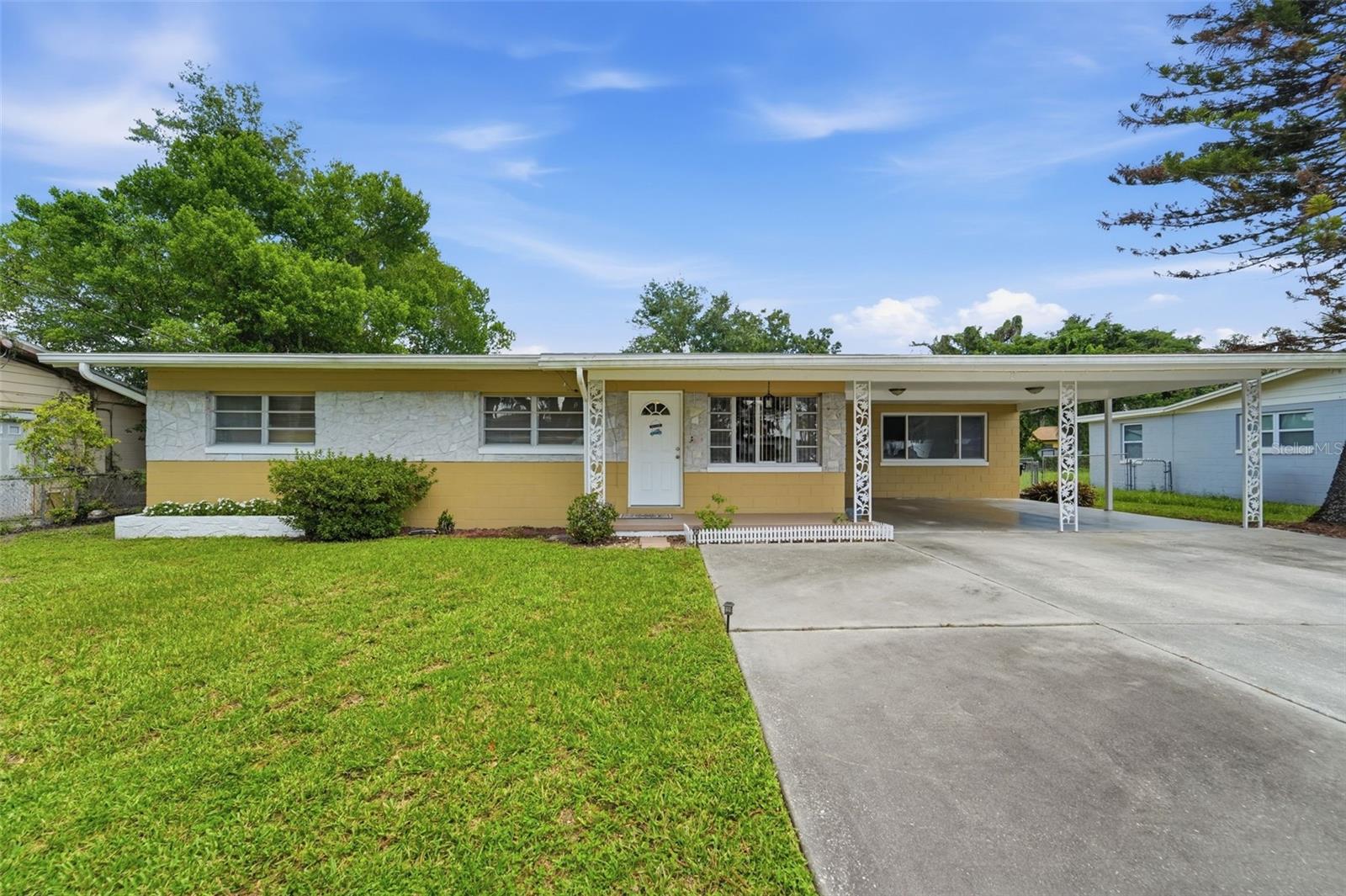 123 E Lake Mary Dr Property Photo 1