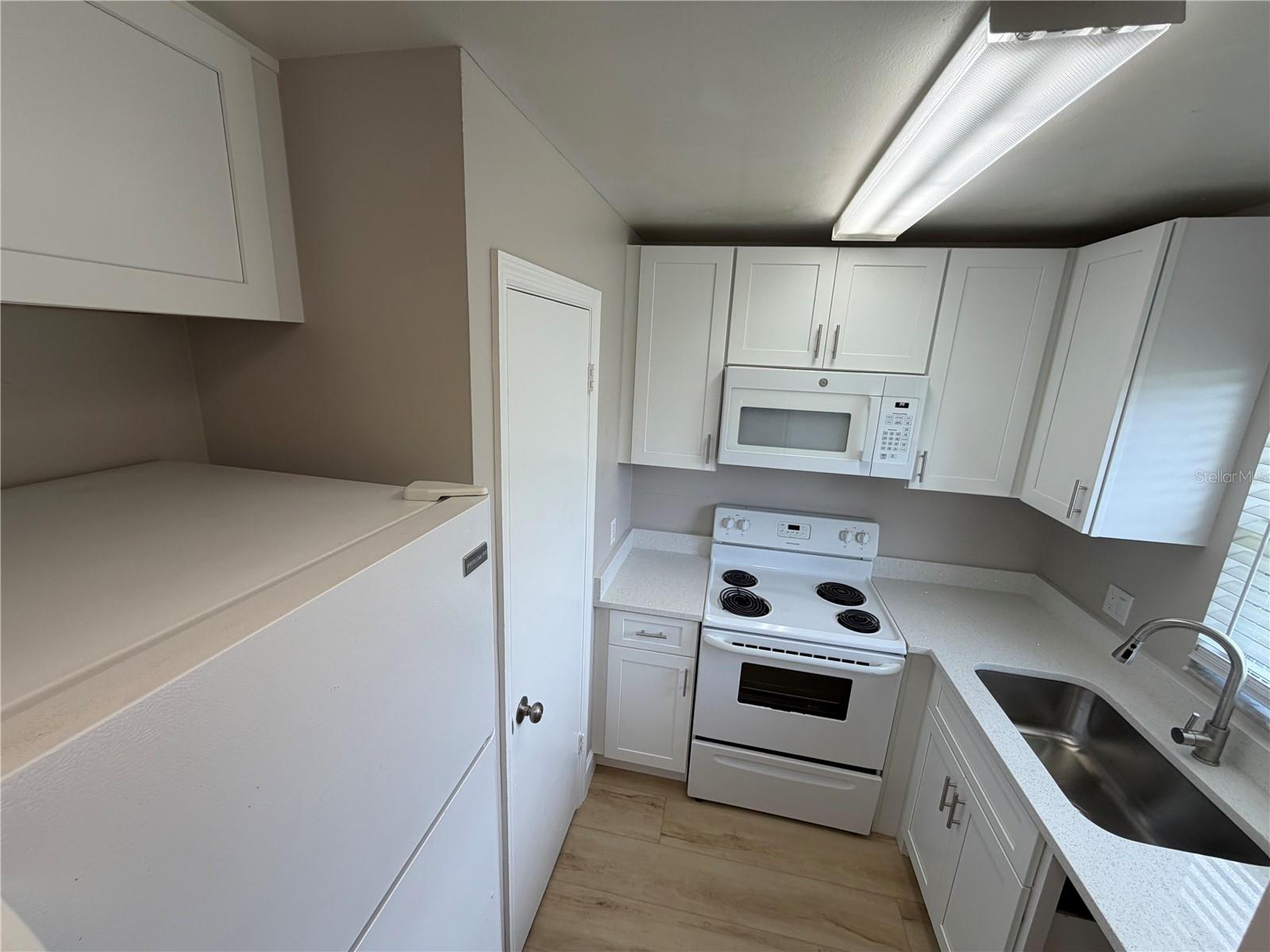 4160 Pershing Pointe Pl #3 Property Photo 6