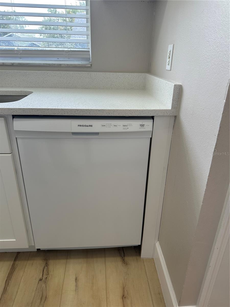 4160 Pershing Pointe Pl #3 Property Photo 7
