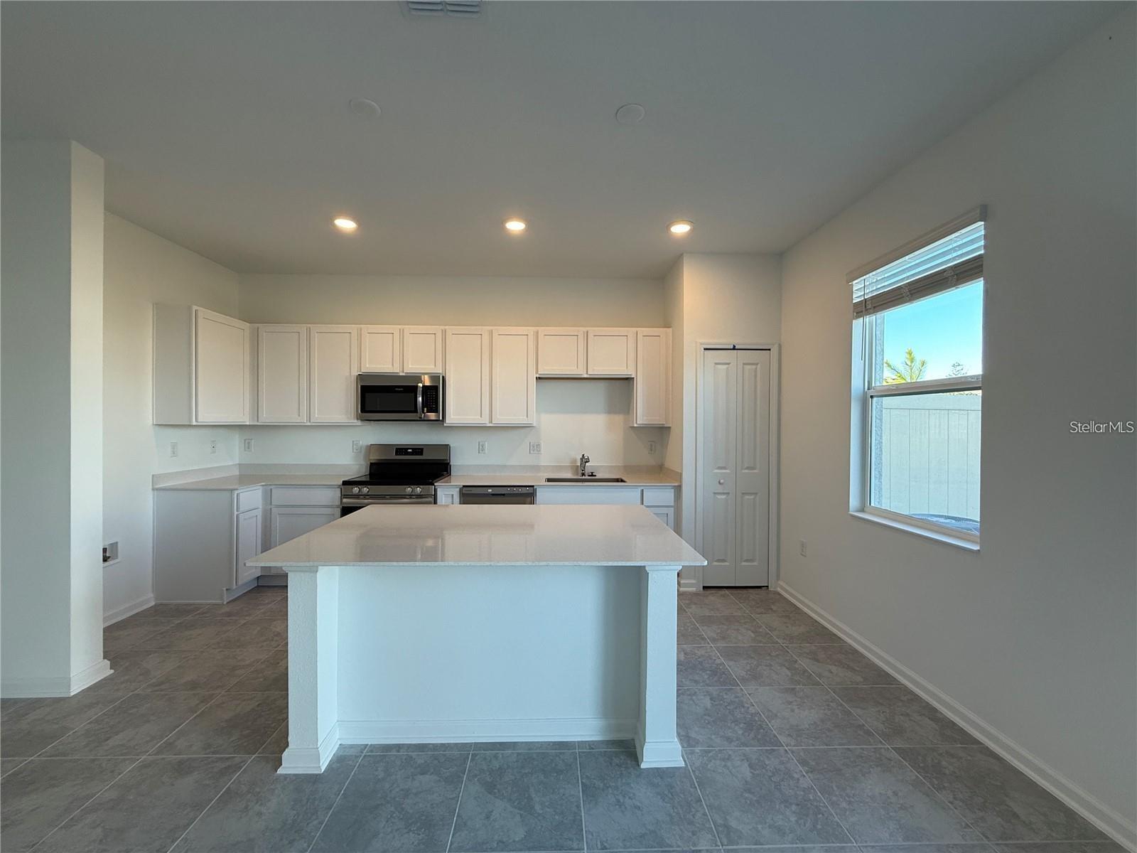 2533 Skyline Loop Property Photo 5