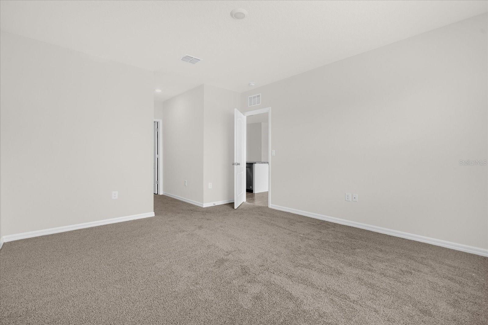 5209 Barombi Bnd Property Photo 4