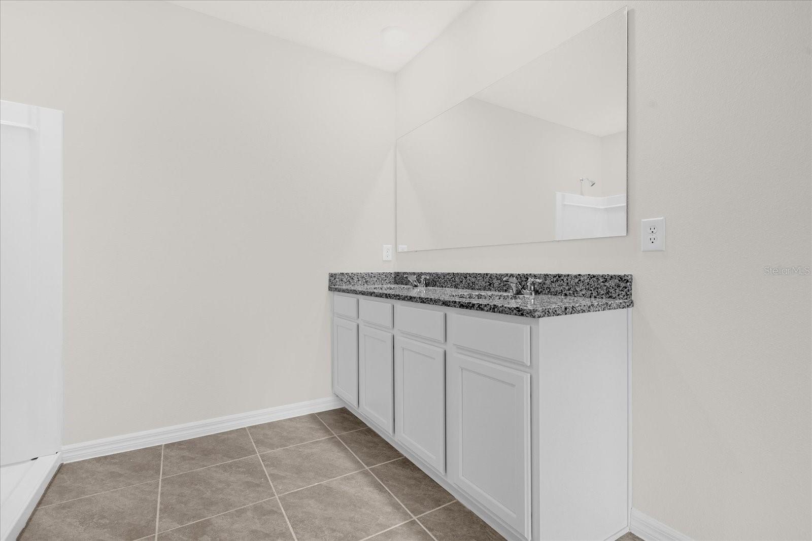 5209 Barombi Bnd Property Photo 6