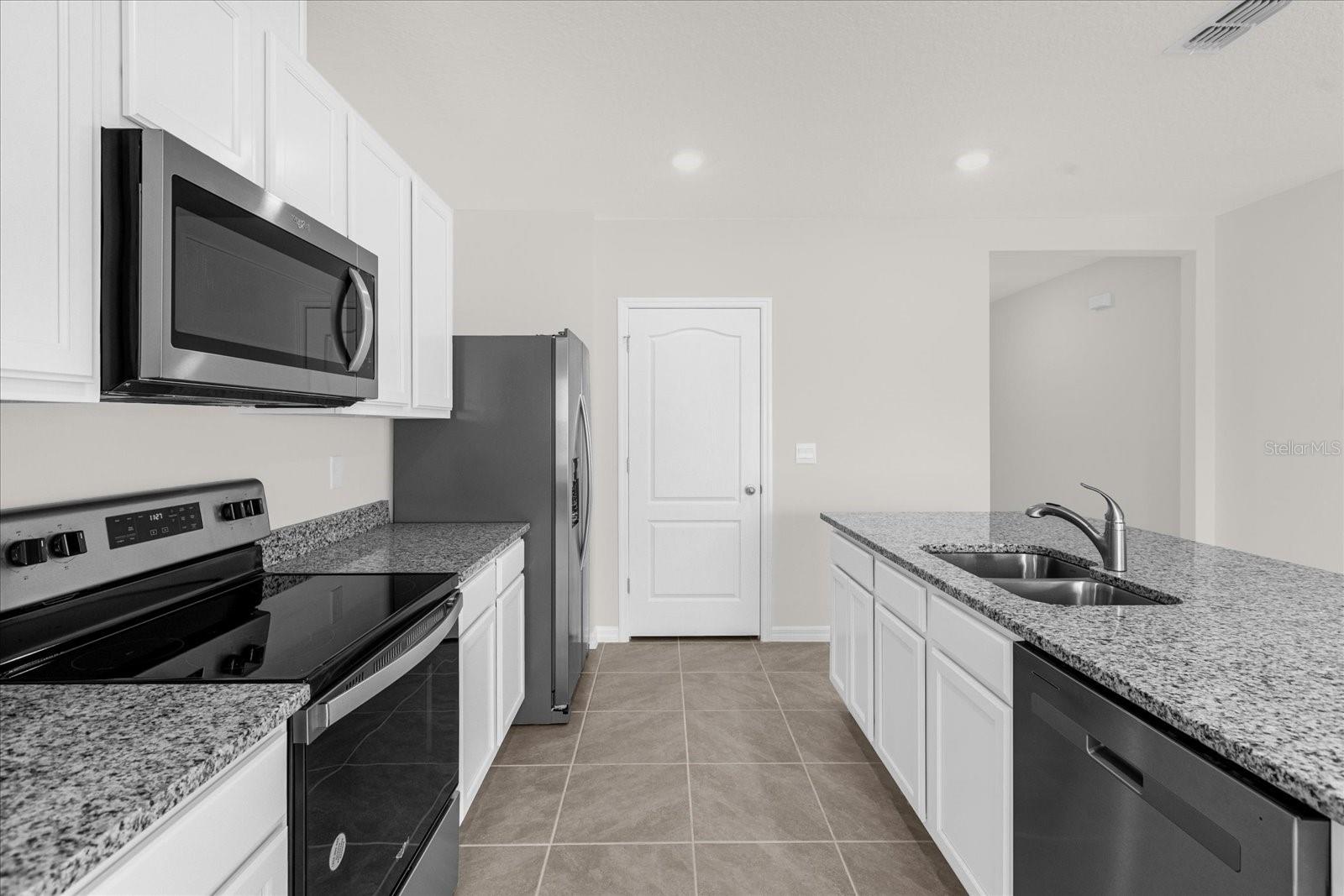 5209 Barombi Bnd Property Photo 13