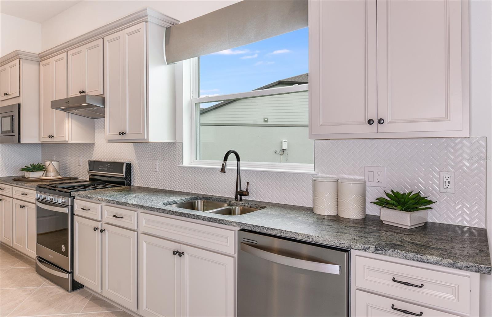 6323 Dew Drop Loop Property Photo 6