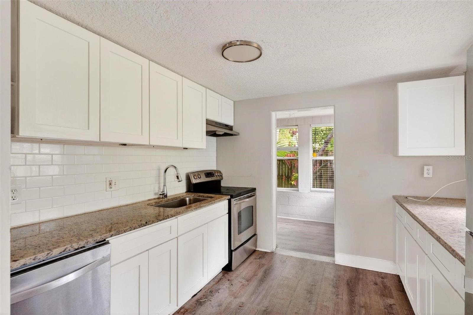 1016 Atkins Pl Property Photo 6