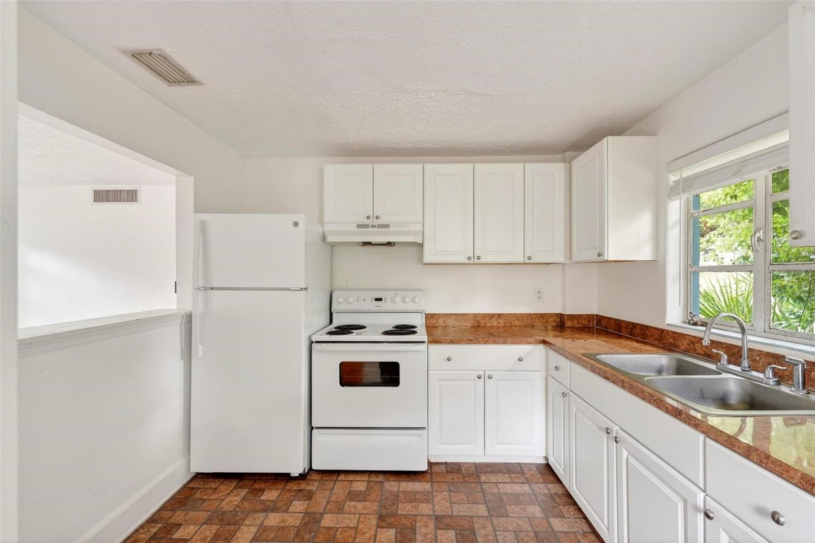 1016 Atkins Pl Property Photo 20