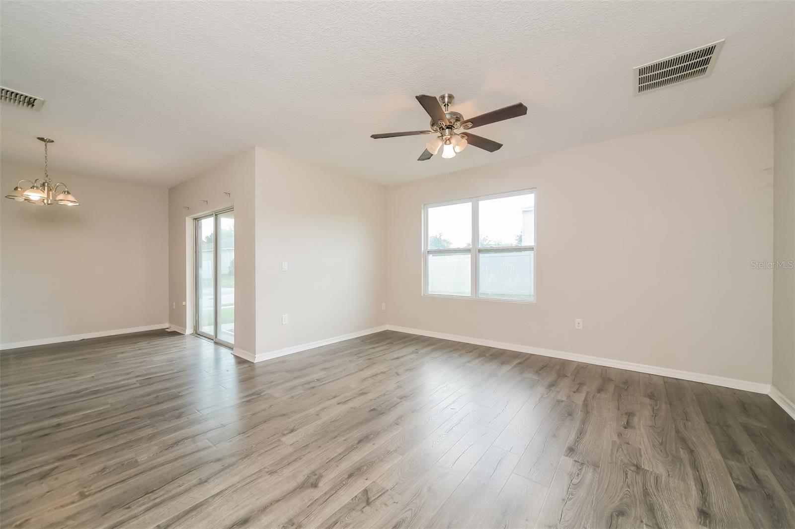 2301 Sequoia Way Property Photo 4