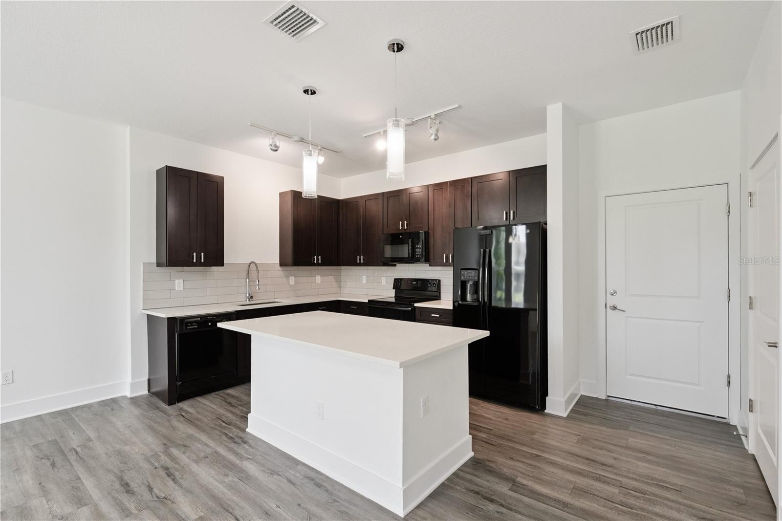 1841 Houston St Property Photo 3