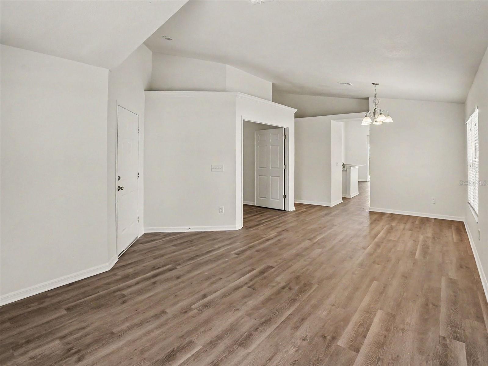 447 Lancer Oak Dr Property Photo 2