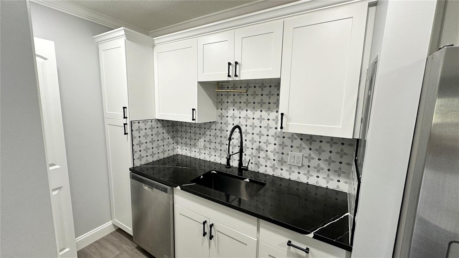 285 Wymore Rd #105 Property Photo 6