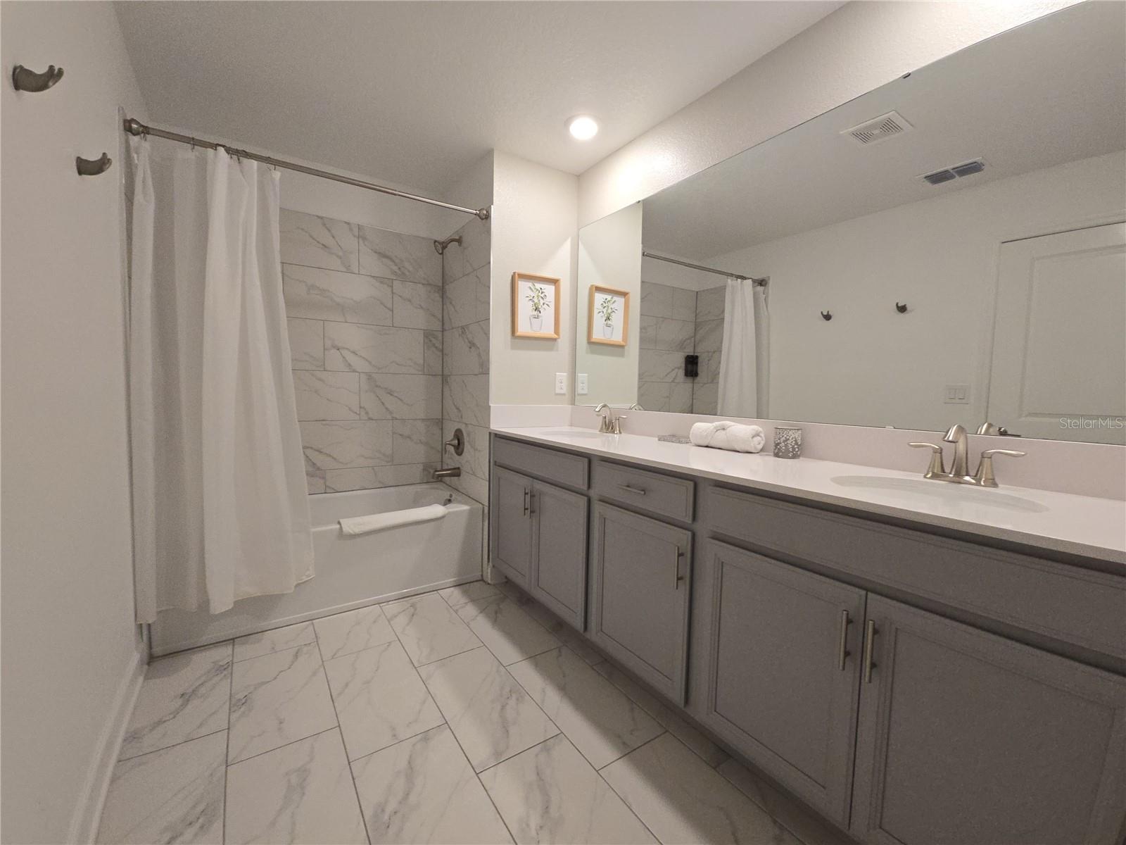 1036 Leader St Property Photo 13