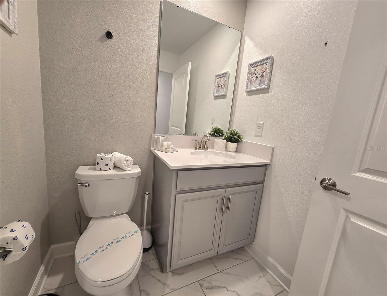 1036 Leader St Property Photo 16