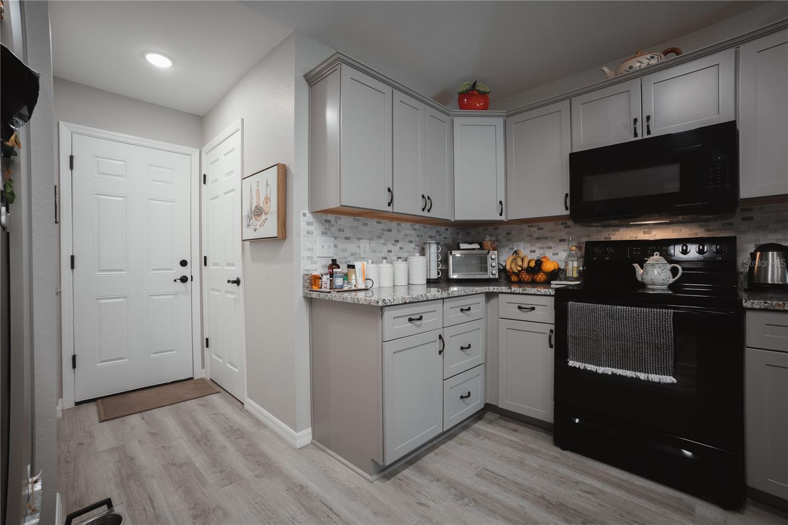 7077 Tamarind Way Property Photo 14