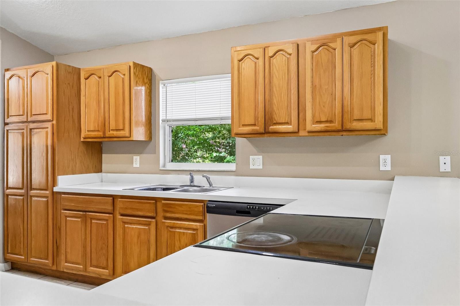 619 Coral Way Property Photo 16