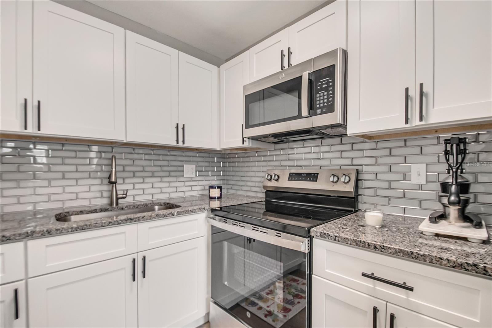 211 WOODMERE BLVD Property Photo 1