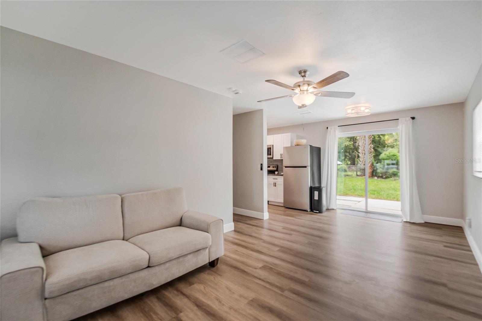 211 Woodmere Blvd Property Photo 2