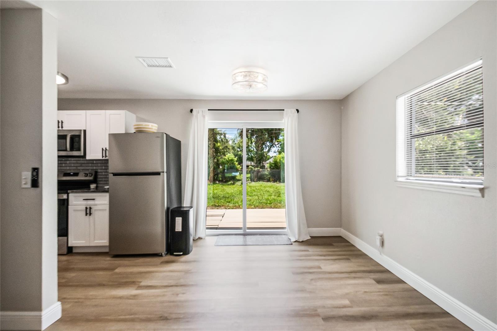 211 Woodmere Blvd Property Photo 8