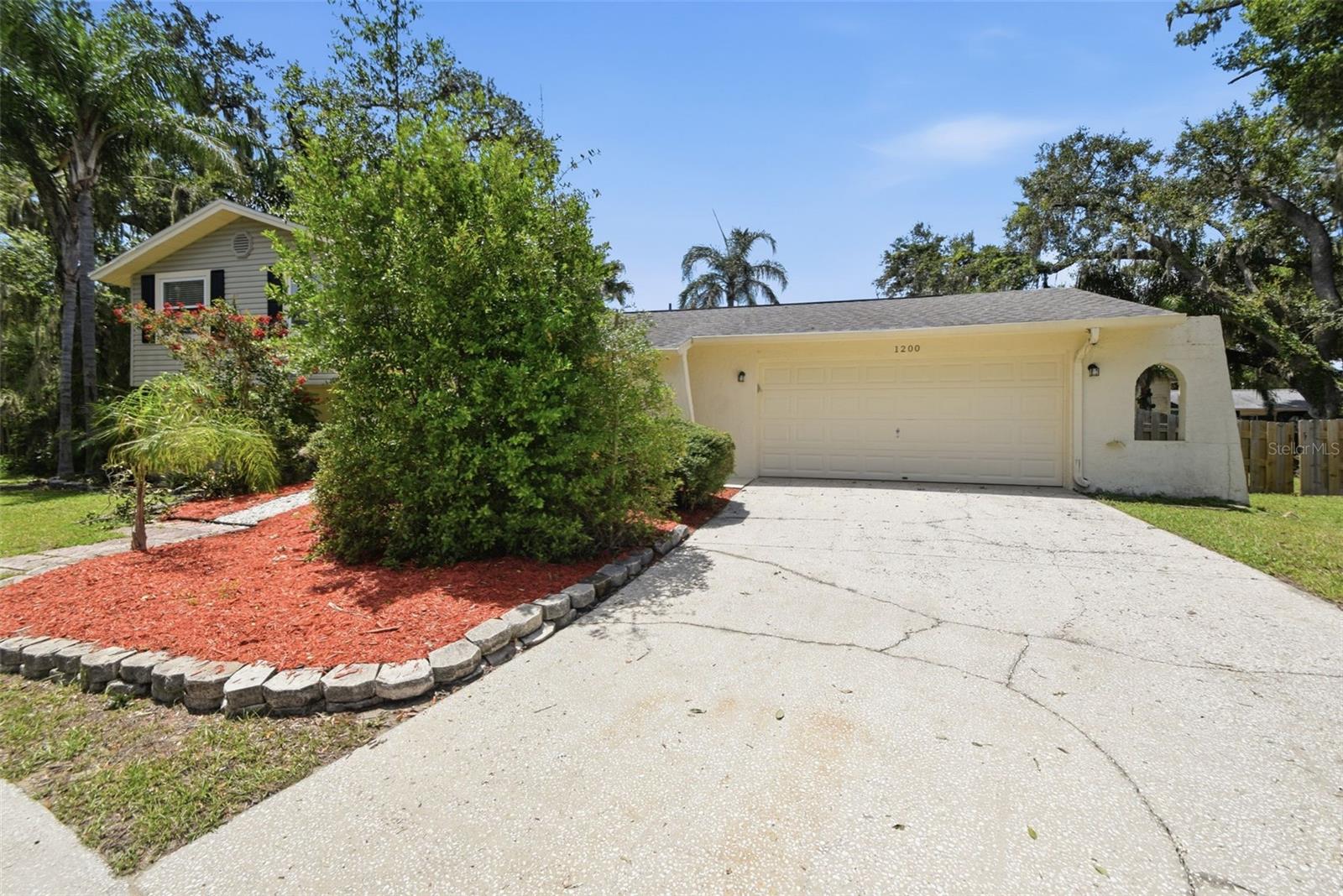 1200 Lake Valrico Ln Property Photo 6