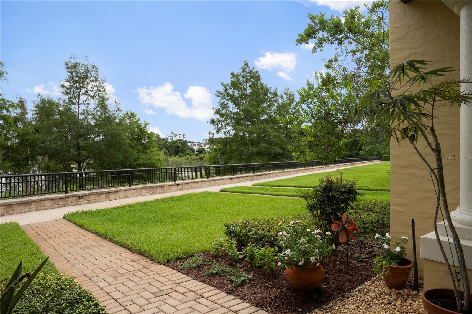 1132 Charming St Property Photo 4
