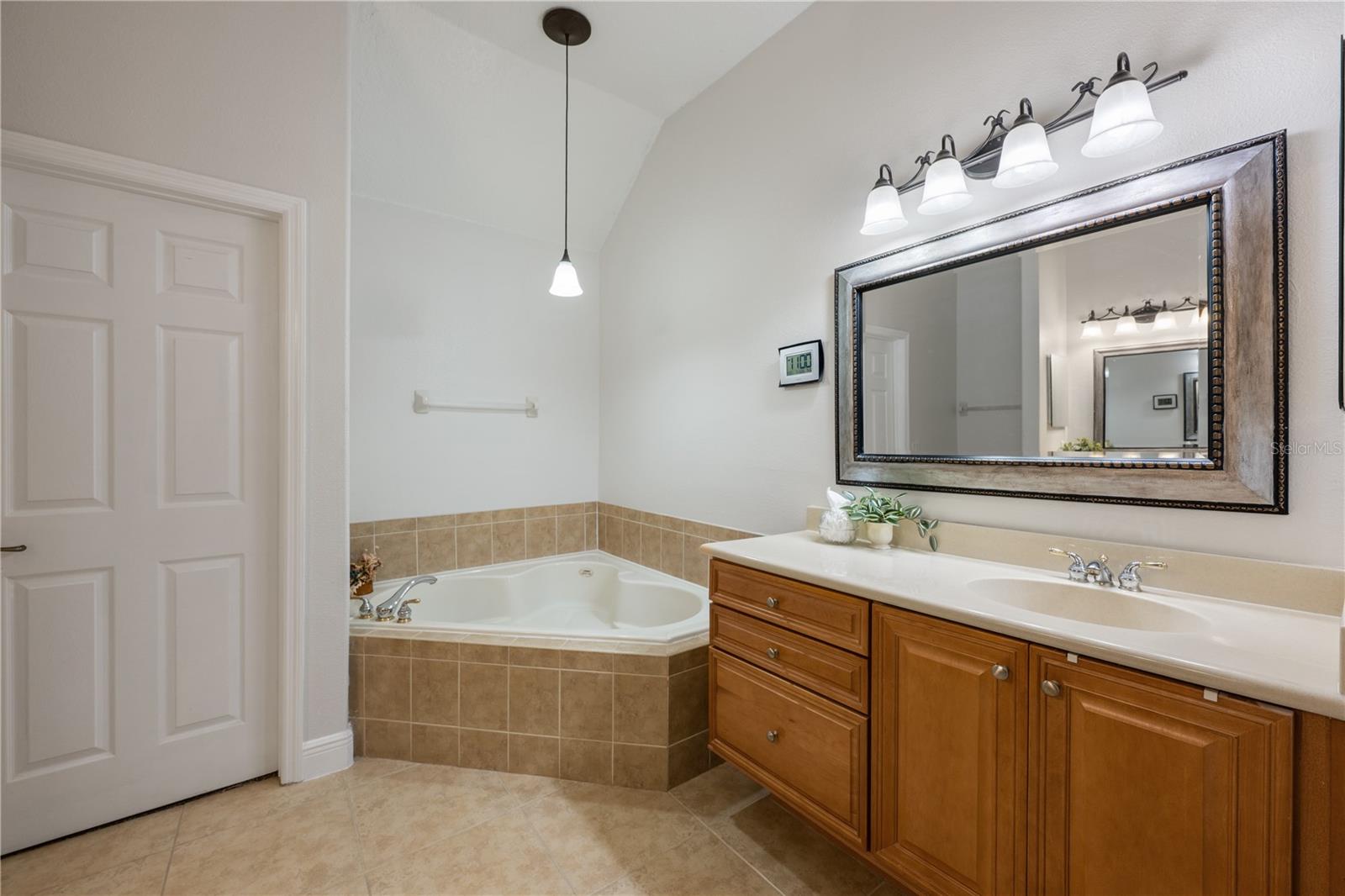 1132 Charming St Property Photo 23