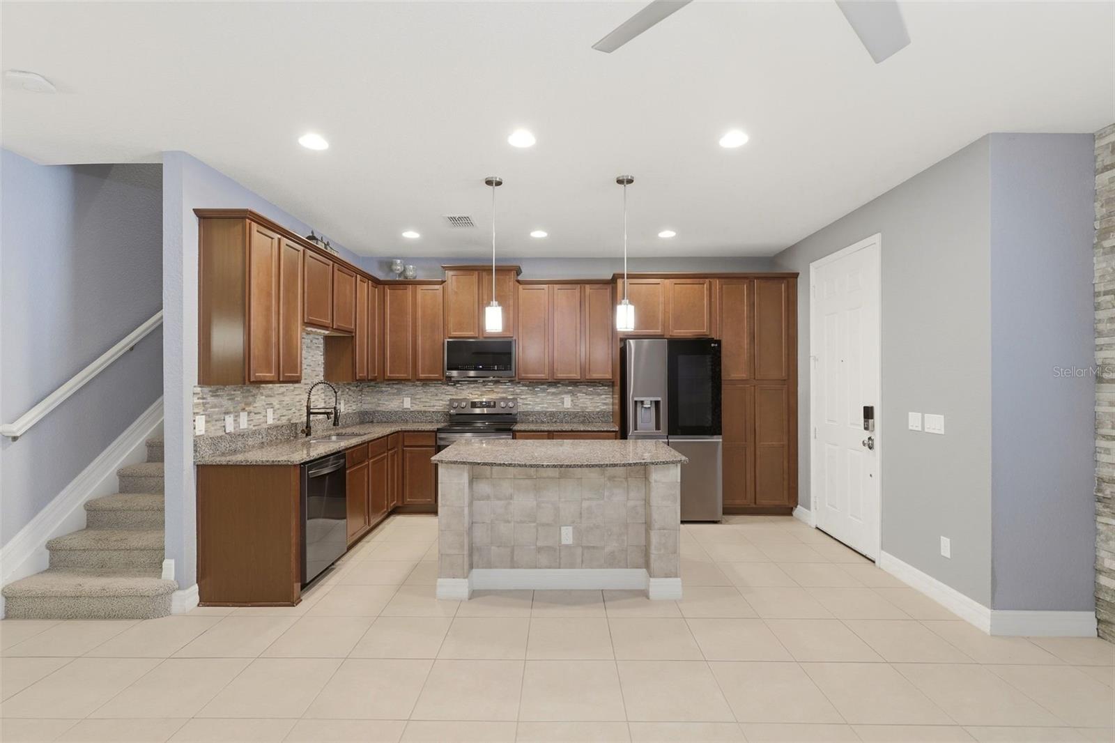 10016 Eagle Creek Center Blvd Property Photo 4
