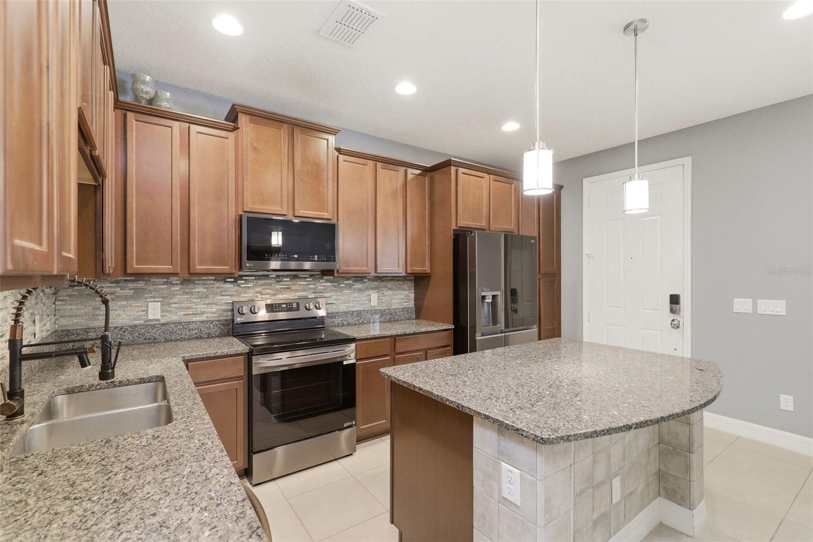10016 Eagle Creek Center Blvd Property Photo 6