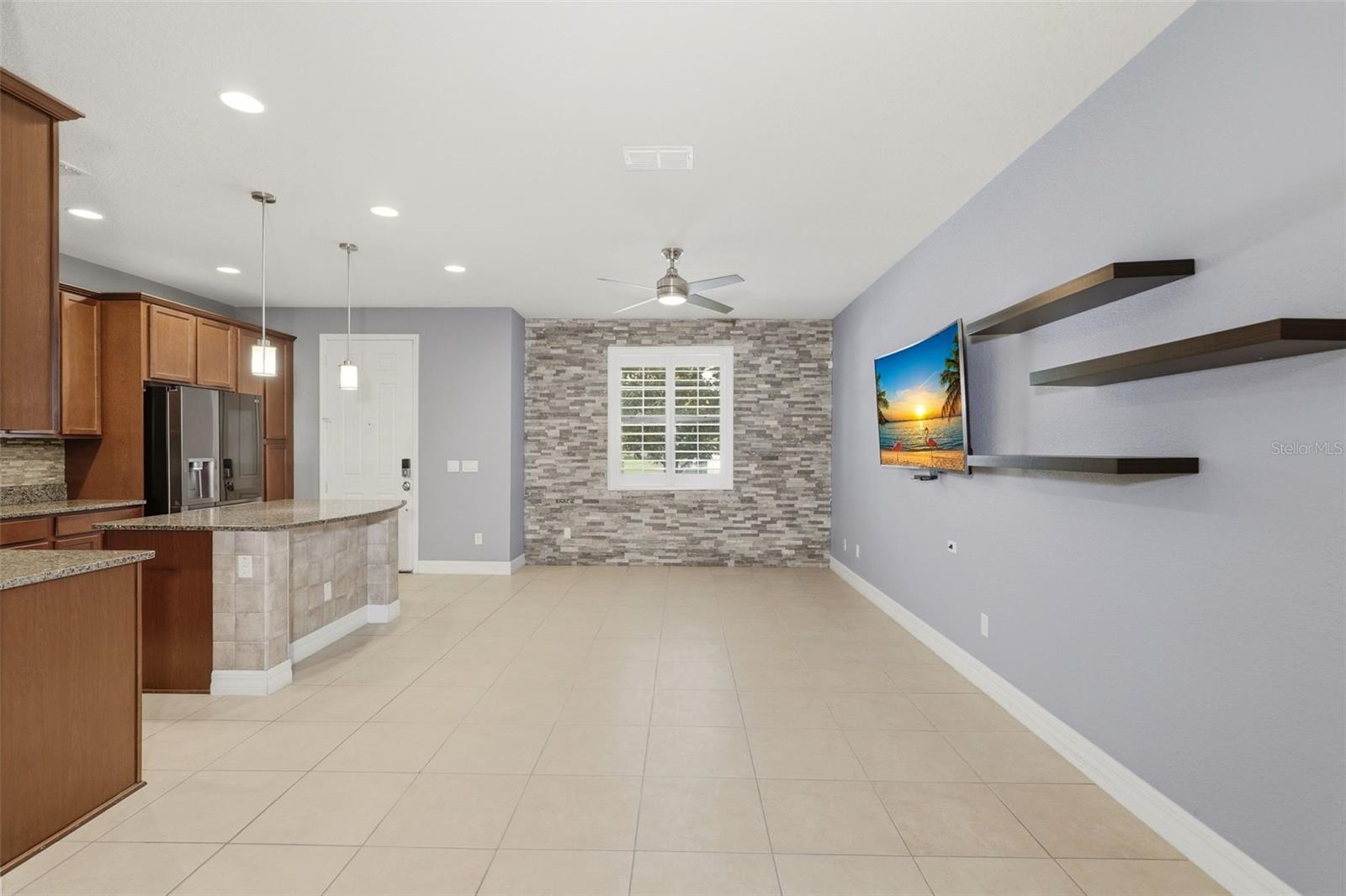 10016 Eagle Creek Center Blvd Property Photo 9