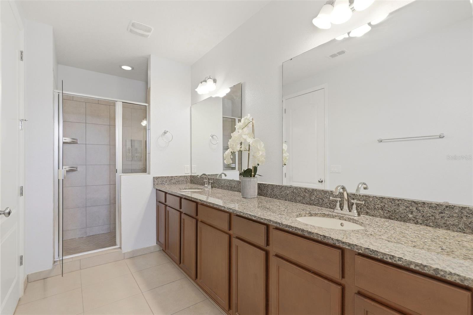 10016 Eagle Creek Center Blvd Property Photo 17