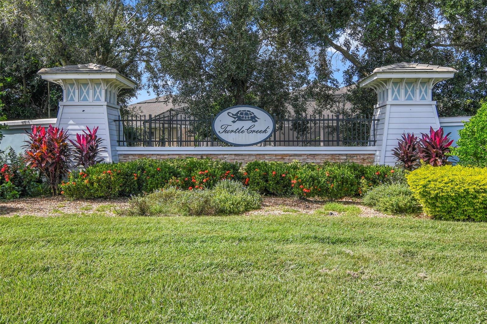 1529 Alligator St Property Photo 3