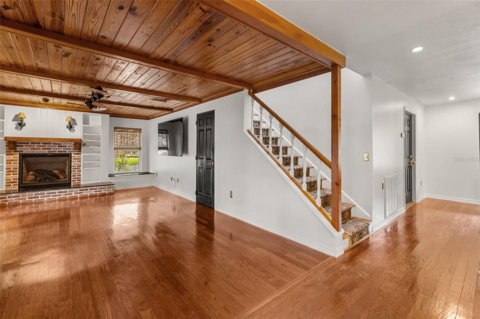 900 Lenmore Ct Property Photo 17
