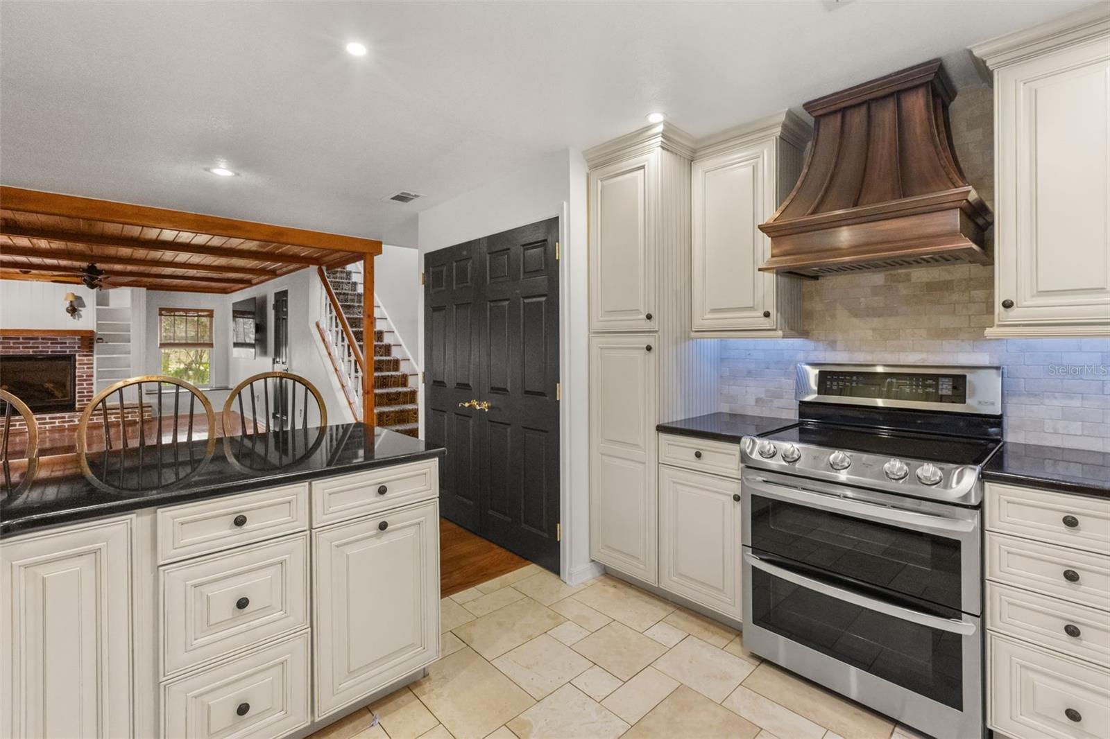 900 Lenmore Ct Property Photo 19