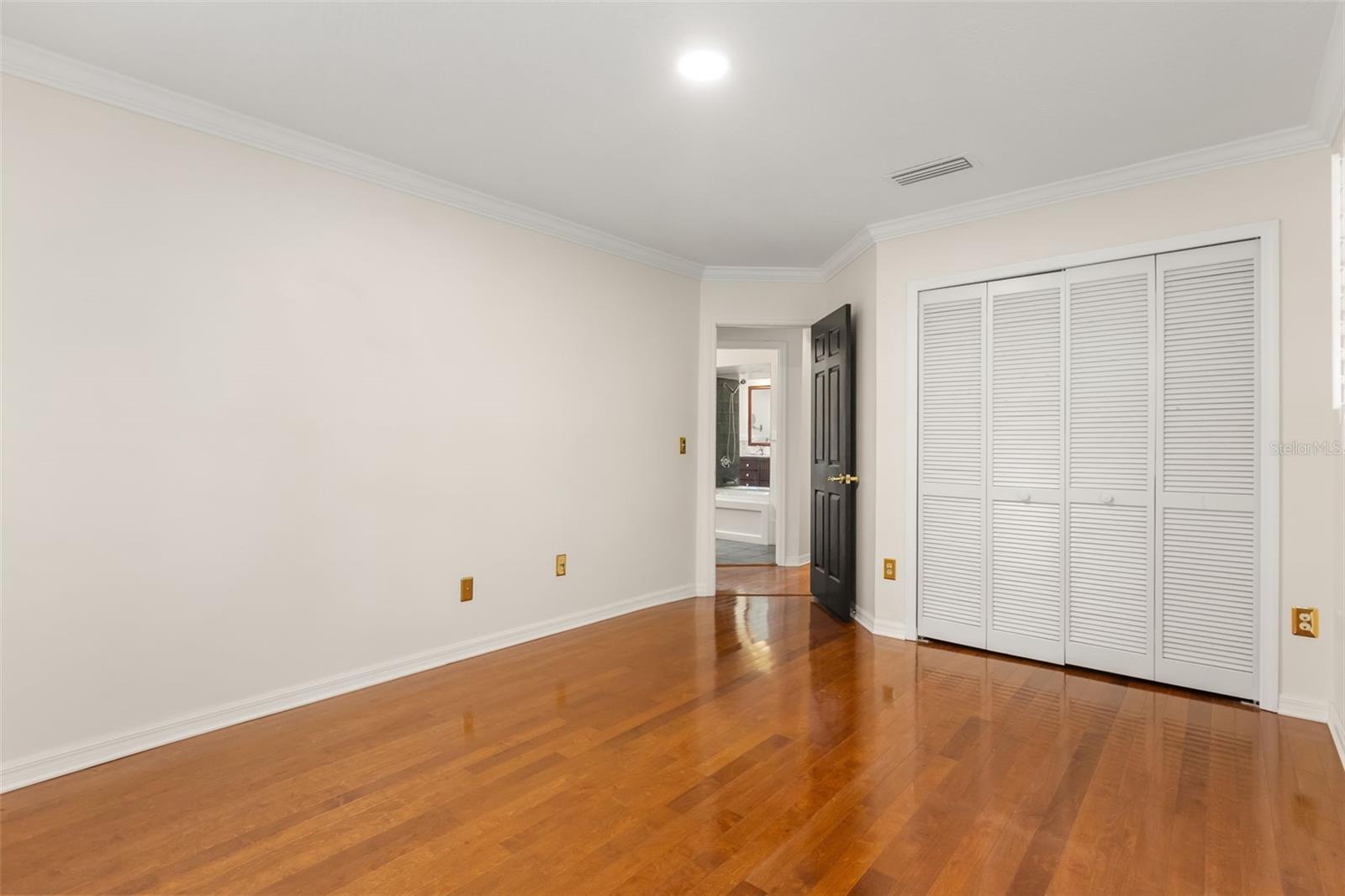 900 Lenmore Ct Property Photo 28
