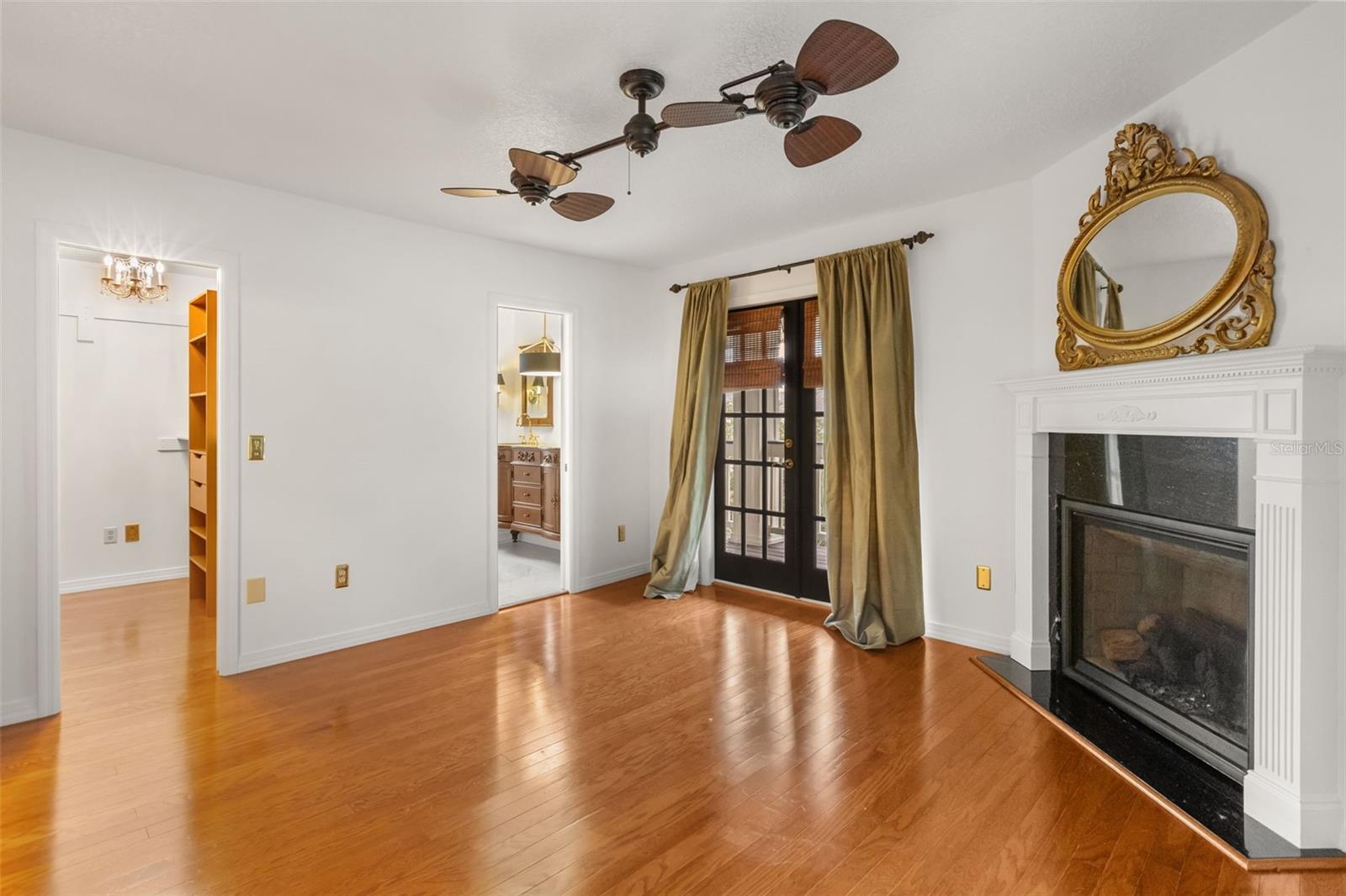 900 Lenmore Ct Property Photo 32