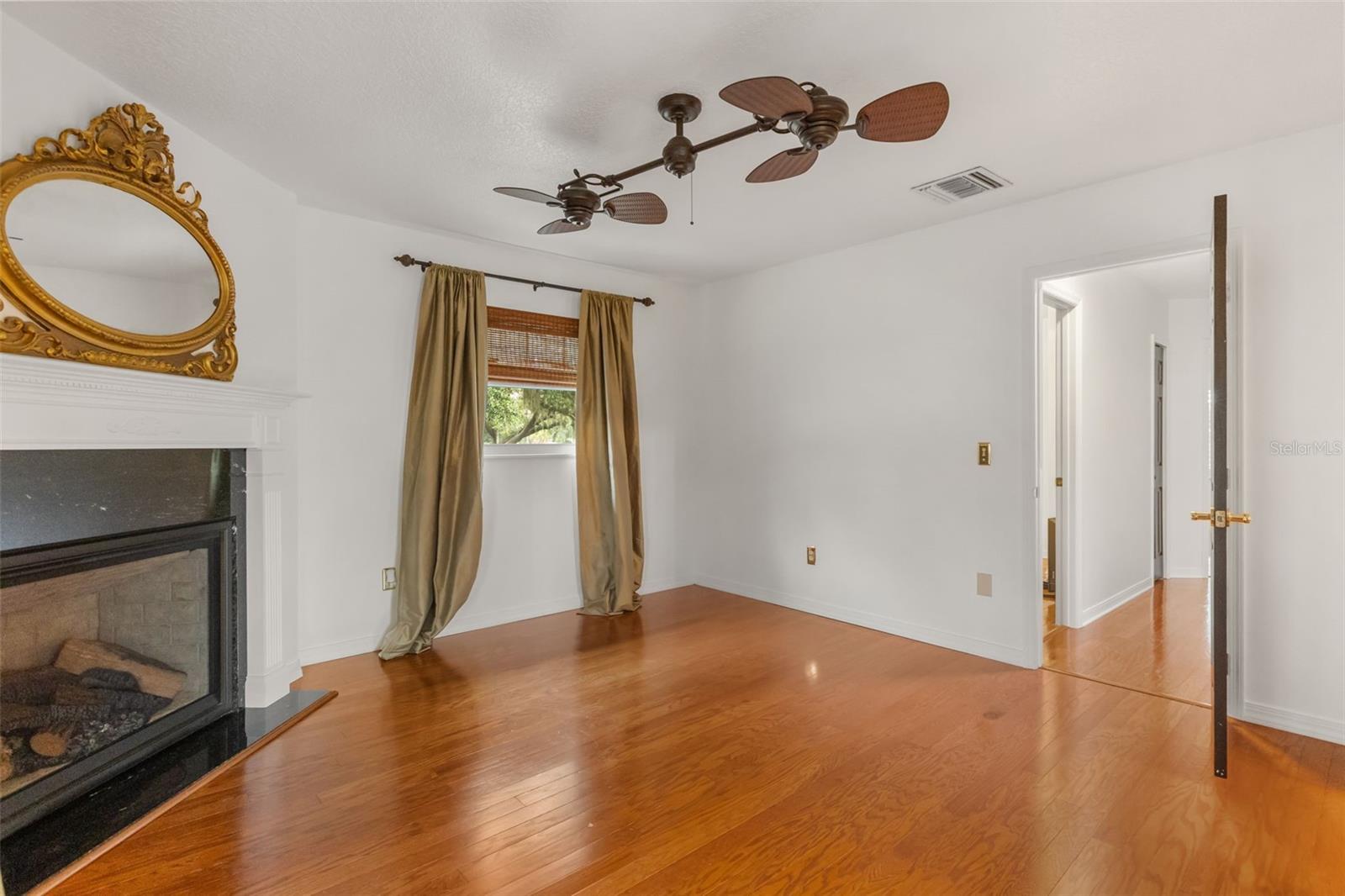 900 Lenmore Ct Property Photo 34