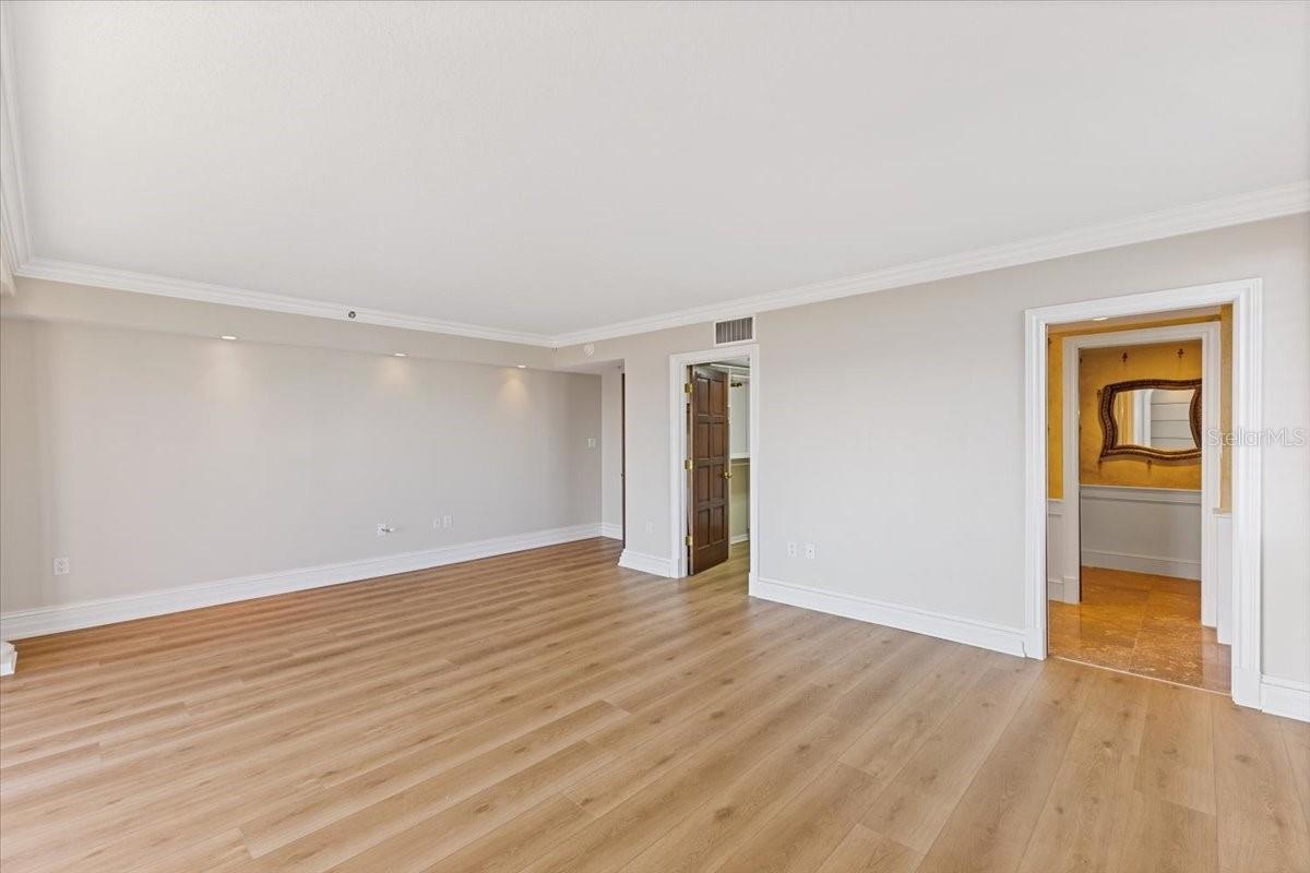 7550 Hinson St #15d Property Photo 14