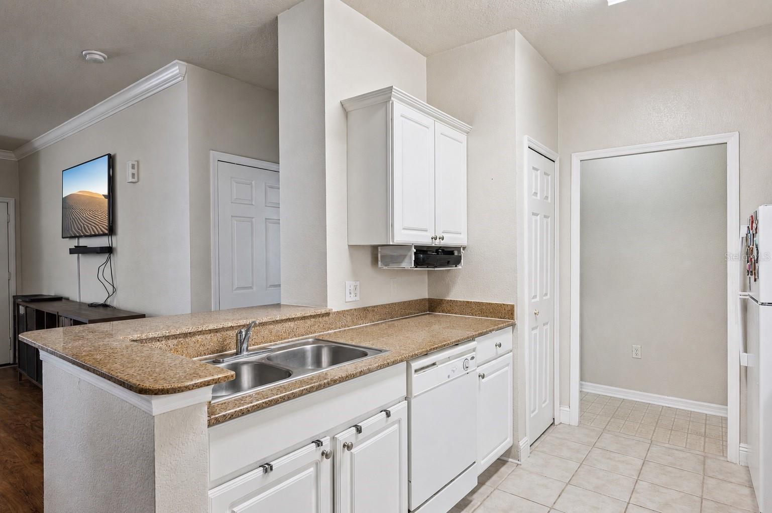 200 Southern Pecan Cir #104 Property Photo 9