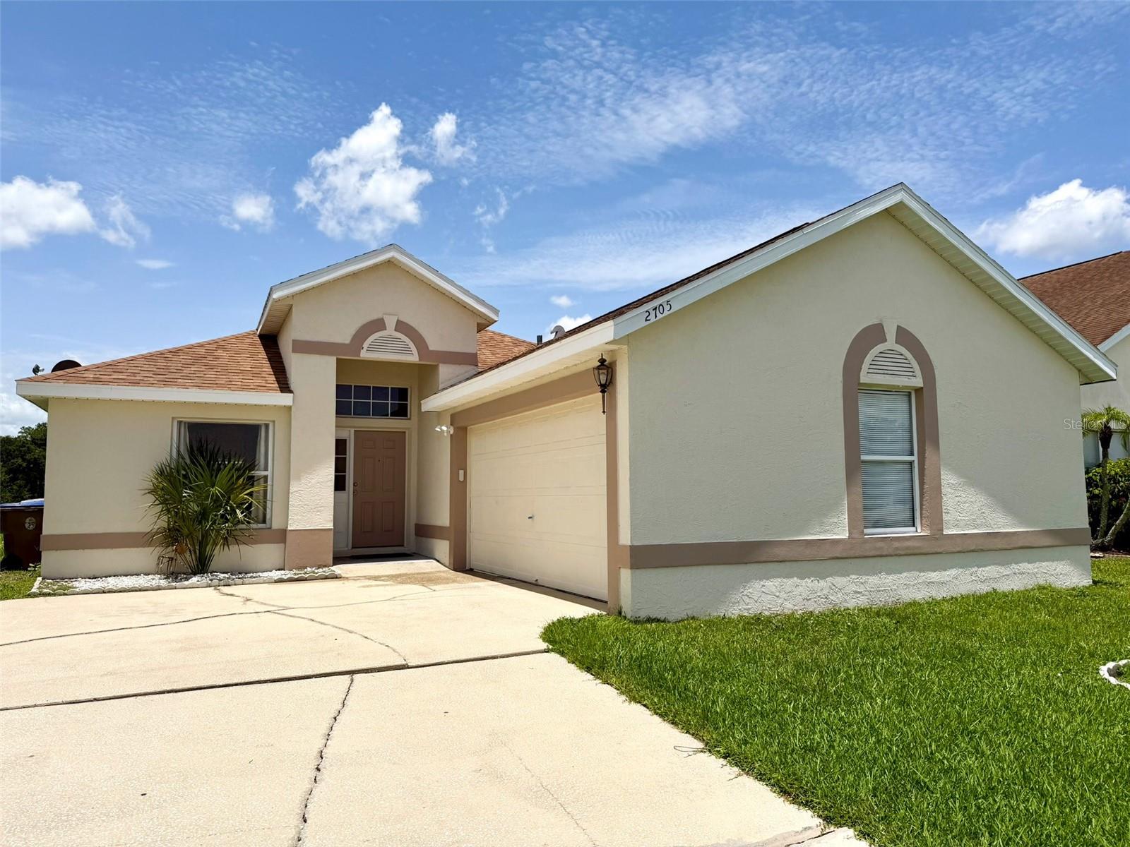 2705 CHATHAM CIR