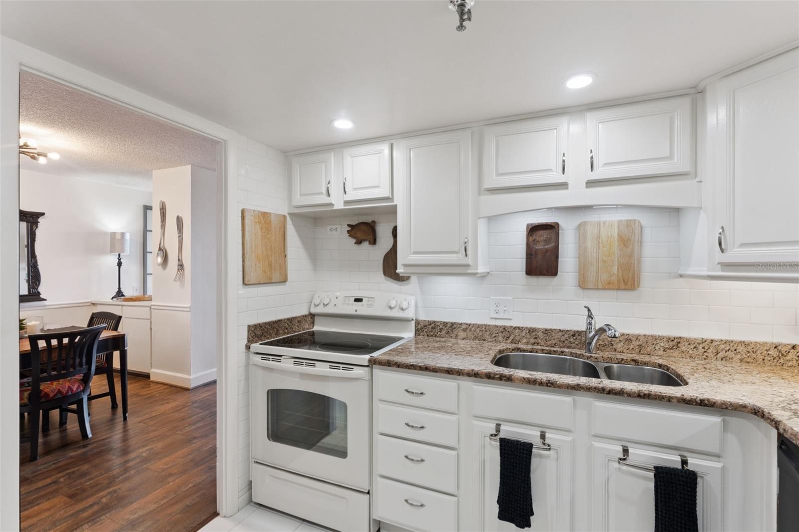 400 E Colonial Dr #608 Property Photo 19